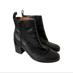 Gap True Black Zip Heeled Bootie Size 10